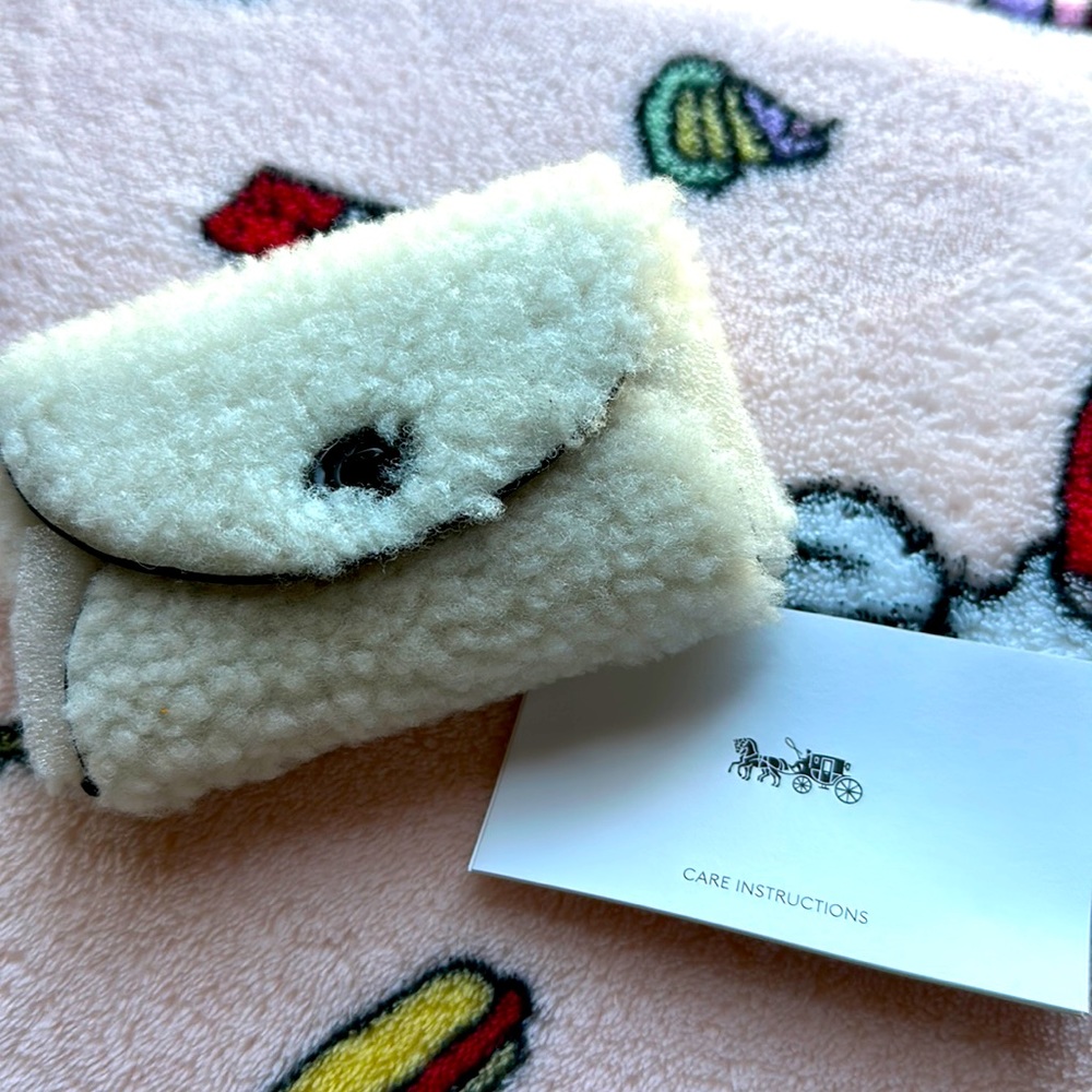 Coach Turnlock Card Case Wallet NWOT